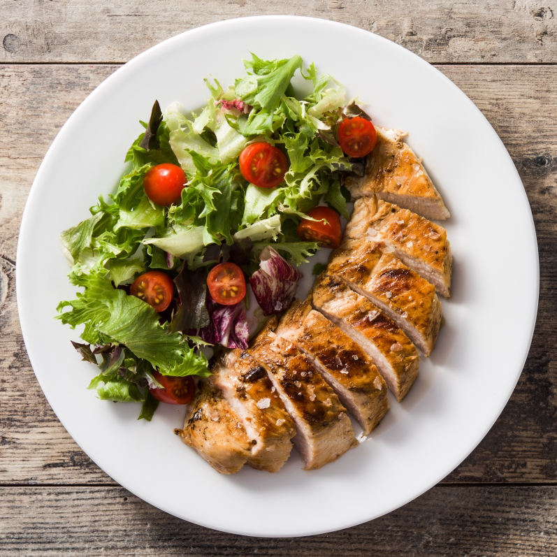 Grilled chicken with vegetables
